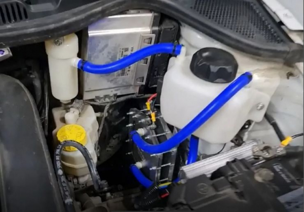 Жулики освоили «развод» водителей на деньги с помощью «генератора водорода» в машине Жулики освоили «развод» водителей на деньги с помощью «генератора водорода» в машине