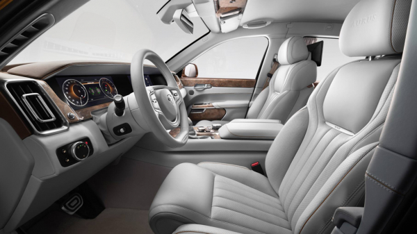 Стало известно, сколько машин Aurus купили россияне за 3 месяца 2023 года