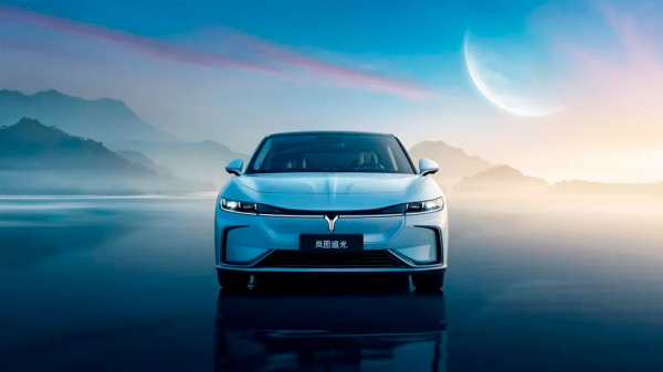 В Россию предлагают привести роскошный электрокар Voyah Chasing Light