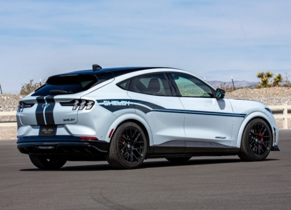 Компанія Shelby випустила свій перший електромобіль
