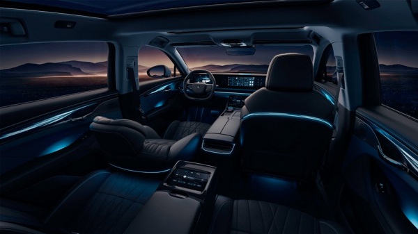 В Россию предлагают привести роскошный электрокар Voyah Chasing Light