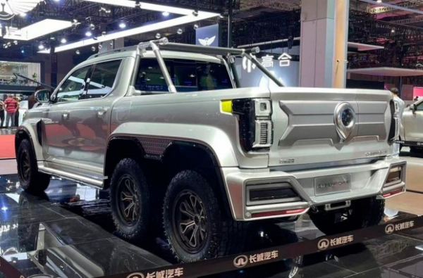 Great Wall представив шестиколісний пікап з гібридною установкою