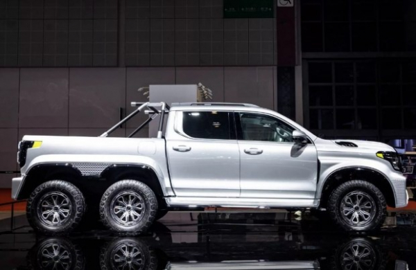 Great Wall представив шестиколісний пікап з гібридною установкою
