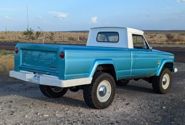 Рестомод 57-річного Jeep Gladiator оцінили у 295 000 доларів Рестомод 57-річного Jeep Gladiator оцінили у 295 000 доларів