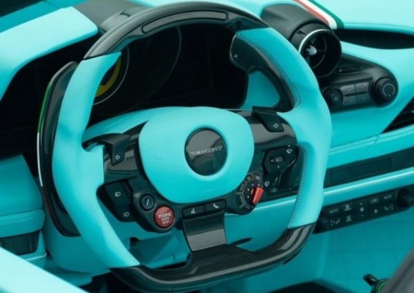 Суперкар Ferrari F8 отримав тюнінг у стилі &laquo;жувальної гумки&raquo;