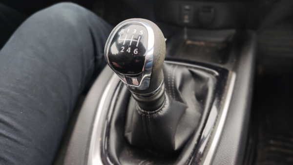 Каждые 100 тысяч км или 5 лет эксплуатации: названы сроки замены масла в МКПП Каждые 100 тысяч км или 5 лет эксплуатации: названы сроки замены масла в МКПП