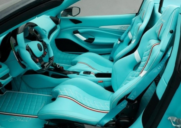 Суперкар Ferrari F8 отримав тюнінг у стилі &laquo;жувальної гумки&raquo;