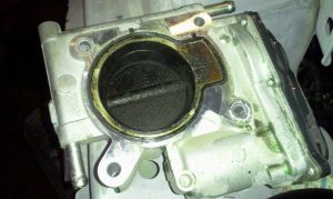 Чистка дроссельной заслонки ВАЗ 2110: что нужно знать