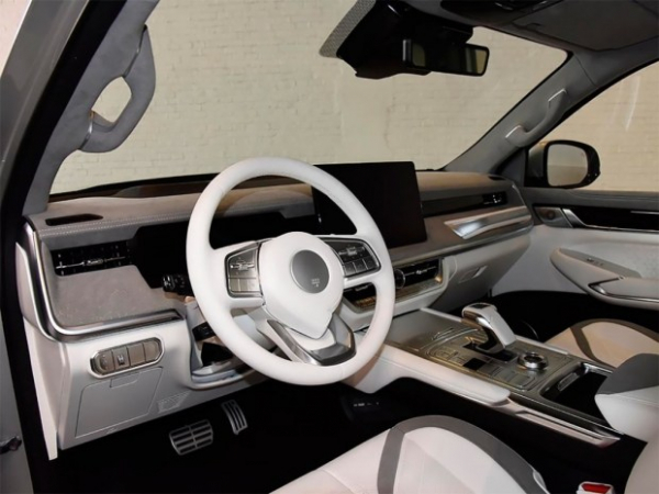 Great Wall представив шестиколісний пікап з гібридною установкою