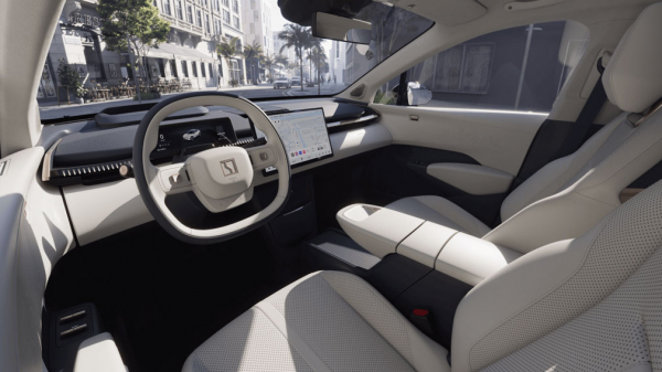 «Дочка» Geely представила новый электрический кроссовер дешевле 2,3 млн рублей «Дочка» Geely представила новый электрический кроссовер дешевле 2,3 млн рублей