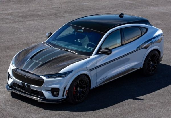 Компанія Shelby випустила свій перший електромобіль