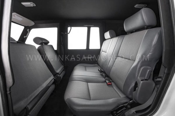 Культовий Toyota Land Cruiser отримав броньовану версію