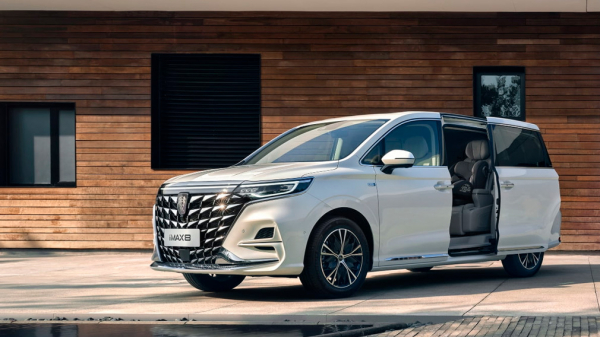 В Россию привезут минивэн Roewe iMAX8: известна цена