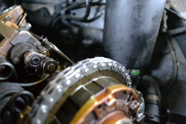 Если стучит цепь ГРМ: можно ли ездить когда гремит цепь