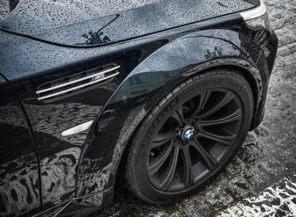 В Україні засвітився BMW M5 у вражаючому тюнінгу