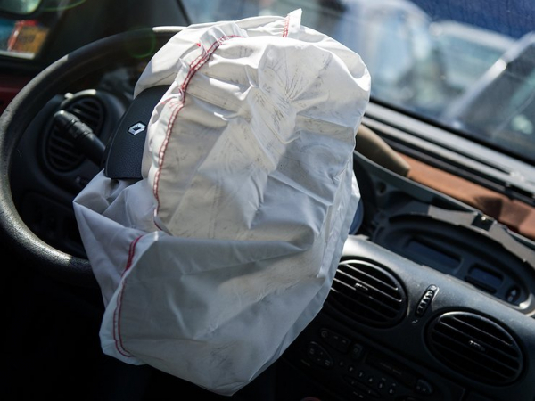 Как автомобильные перекупщики надежно маскируют главный признак тяжелого ДТП