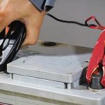 Как открыть машину с разряженным аккумулятором: что нужно знать