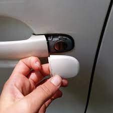 Как открыть машину с разряженным аккумулятором: что нужно знать