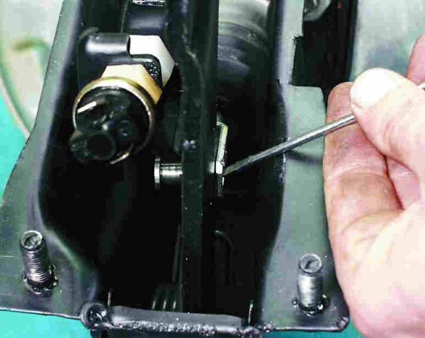 Как заменить вакуумный усилитель тормозов