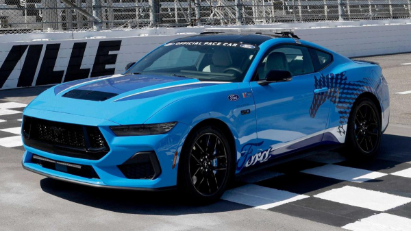 На гонках NASCAR дебютировал гоночный автомобиль Ford Mustang GT 2024 года На гонках NASCAR дебютировал гоночный автомобиль Ford Mustang GT 2024 года