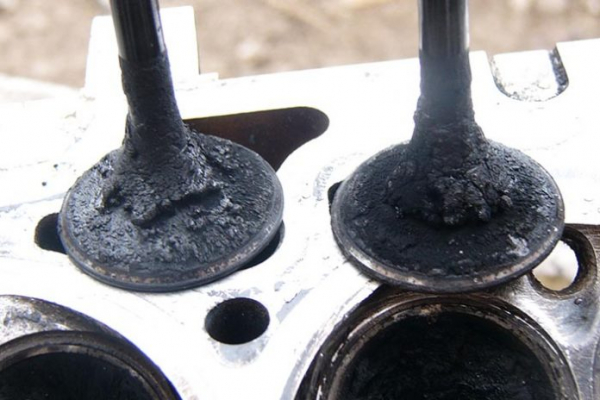 Почему образуется нагар на клапанах двигателя: причины, последствия и способы удаления нагара