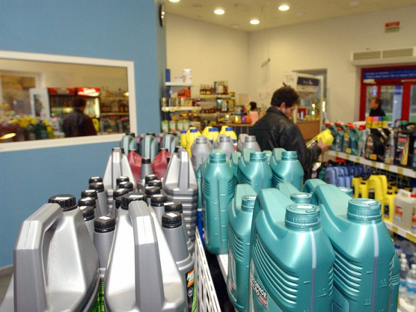 Почему российским автовладельцам предстоит перейти на корейские и турецкие моторные масла