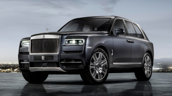 Продажи новых люксовых автомашин в РФ сократились в 2 раза в первом квартале 2023 года