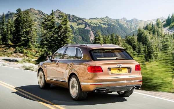 Продажи новых люксовых автомашин в РФ сократились в 2 раза в первом квартале 2023 года