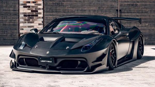 Тюнер Liberty Walk создал зловещий Ferrari 458 Challenge из углеродного волокна