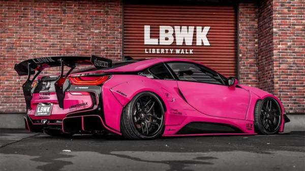 Тюнинг-ателье Liberty Walk построило самый сумасшедший гибридный спорткар BMW i8
