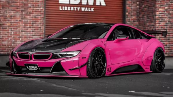 Тюнинг-ателье Liberty Walk построило самый сумасшедший гибридный спорткар BMW i8