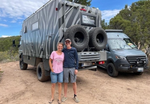 Вантажівку Mitsubishi перетворили на комфортний будинок на колесах Вантажівку Mitsubishi перетворили на комфортний будинок на колесах