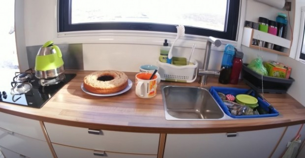 Вантажівку Mitsubishi перетворили на комфортний будинок на колесах Вантажівку Mitsubishi перетворили на комфортний будинок на колесах