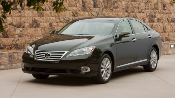 Назван отличный японский седан по цене LADA Vesta