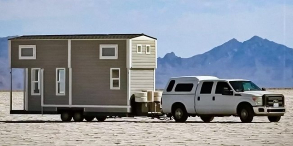 Показано компактний автокемпер, що перетворюється на двоповерховий будинок Показано компактний автокемпер, що перетворюється на двоповерховий будинок