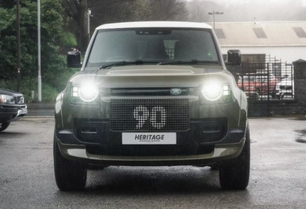 Land Rover Defender перетворили на ретро-позашляховик Land Rover Defender перетворили на ретро-позашляховик