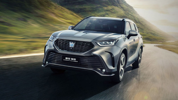 На российском рынке появился новый кроссовер Toyota