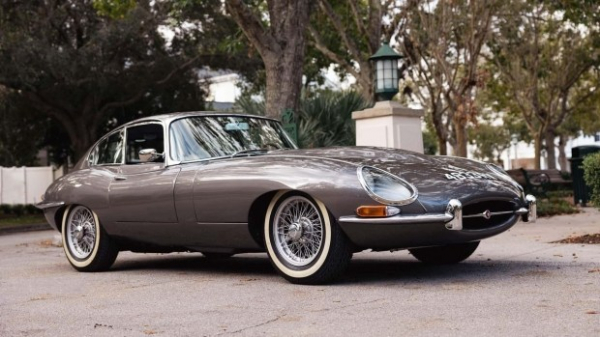 Класичний Jaguar E-Type перетворили на електромобіль