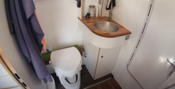 Вантажівку Mitsubishi перетворили на комфортний будинок на колесах Вантажівку Mitsubishi перетворили на комфортний будинок на колесах