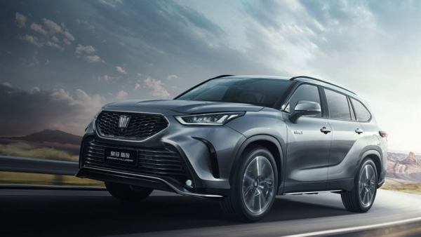 На российском рынке появился новый кроссовер Toyota