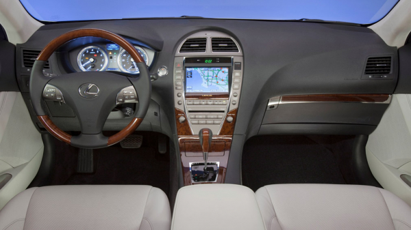 Назван отличный японский седан по цене LADA Vesta