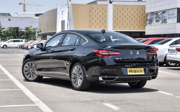 Эксклюзивный седан Hongqi H5 первого поколения уже доступен в России
