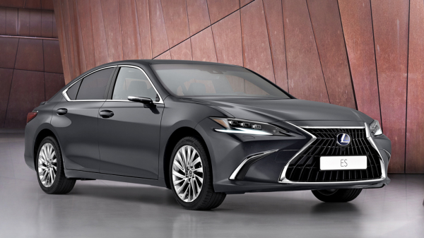 Россиянин отсудил почти 20 млн рублей у Toyota за протекающую крышу в Lexus ES 350