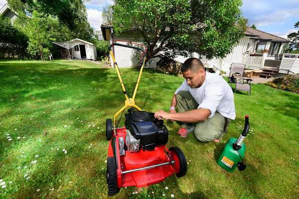 Honda прекратит выпуск бензиновых газонокосилок в сентябре этого года Honda прекратит выпуск бензиновых газонокосилок в сентябре этого года