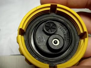 Как работает крышка расширительного бачка системы охлаждения двигателя