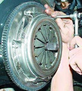 Как самостоятельно поменять сцепление &ndash; технология работ