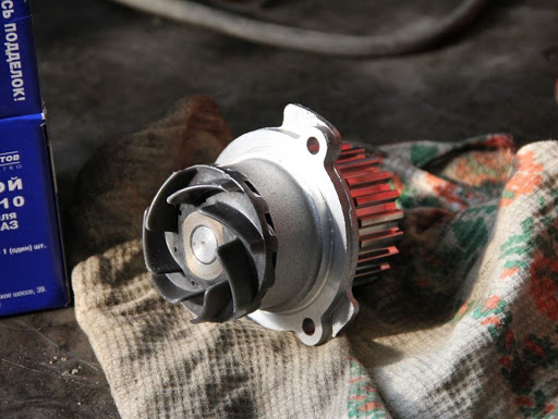 Как заменить помпу на ВАЗ 2114 самостоятельно  &nbsp;