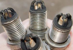 Какие свечи зажигания лучше выбрать: мотор на бензине и на газу