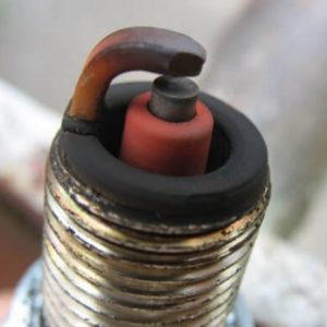 Какой должен быть зазор на свечах зажигания: что нужно знать