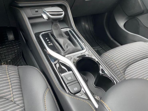 Клавиши в салоне, нажав на которые можно попасть в ДТП